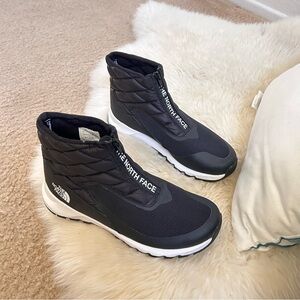 The North Face ThermoBall size 10 Progressive Zip Bootie Women’s